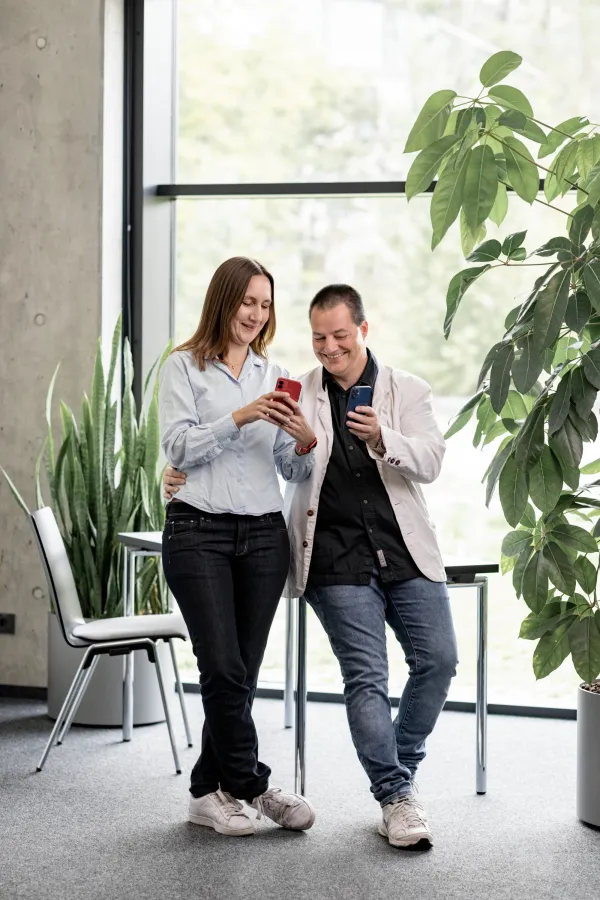 Julia und Alexander Nastasi von der Deutschen KI Agentur Nastel.de  (© Marketing Nastasi GbR)