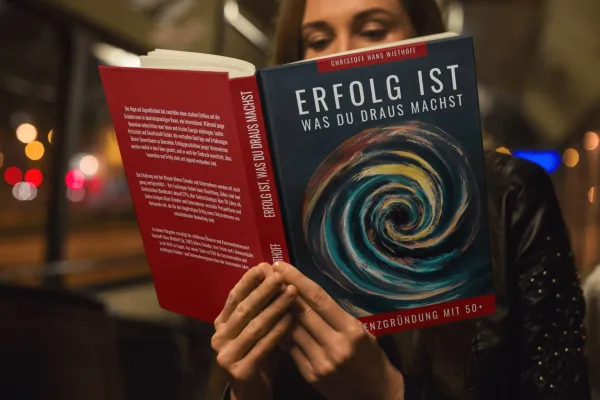 Bild: Über 50 und in der Wirtschaftskrise? Dann gründe doch einfach ein Unternehmen!