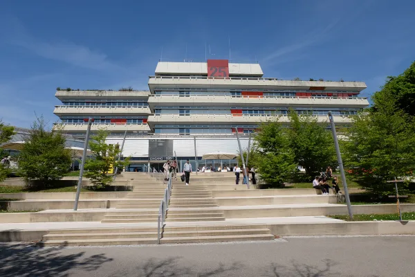 Bild:  Kommen, orientieren, entscheiden - Fachspezifische Infoveranstaltungen für Schülerinnen und Schüler an der Uni Ulm