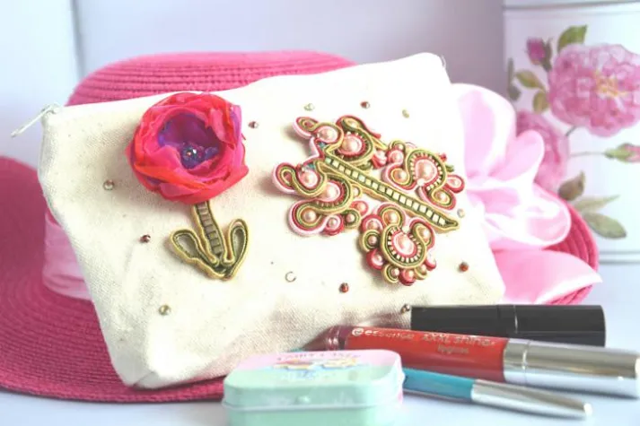 Bild: Soutache-Schmetterling "Marie" auf Make-up Täschchen