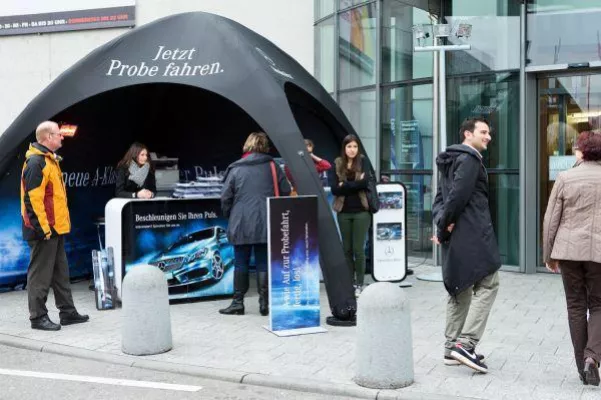 Bild: Die A-Klasse fährt Display-Max