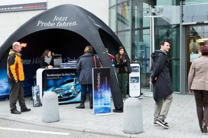 Bild: Die A-Klasse fährt Display-Max