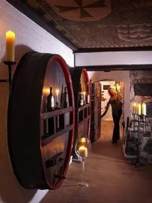 Bild: Die historische Torschenke bittet zu Tisch: Italien meets Elsass, Spanien begegnet der Pfalz