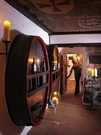 Bild: Die historische Torschenke bittet zu Tisch: Italien meets Elsass, Spanien begegnet der Pfalz