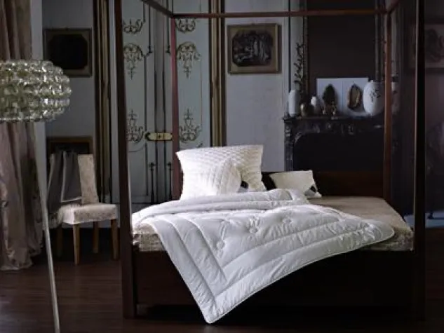 Bild: Natürlicher Schlafgenuss im Sommer – mit der Kamelhaardecke BRILLIANT Superlight