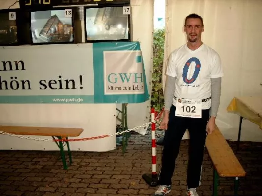 Bild: Von 60 auf 0 Zigaretten - Finish bei 3. GWH Treppenhauslauf nach 2:25 Minuten im Ziel