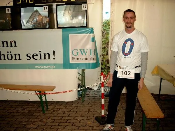 Bild: Von 60 auf 0 Zigaretten - Finish bei 3. GWH Treppenhauslauf nach 2:25 Minuten im Ziel