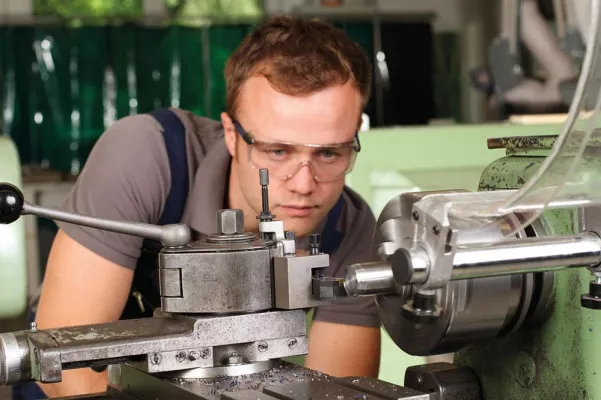 RWTH Seminar „Einführung in die Technologie des Aluminiums“ findet 2015 erneut in Aachen statt Bild: RWTH Seminar „Einführung in die Technologie des Aluminiums“ findet 2015 erneut in Aachen statt