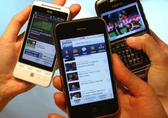 Bild: CELLULAR macht „ran“ dreifach mobil