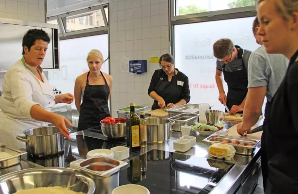 Mit Genuss gegen den Krebs - Kochevent an der DHBW Heilbronn war Auftakt der Kampagne Bild: Mit Genuss gegen den Krebs - Kochevent an der DHBW Heilbronn war Auftakt der Kampagne