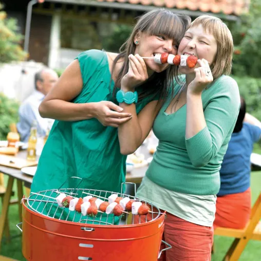 Die EM-Party als Grillfest: Tipps, damit Nachbarn nicht die Rote Karte zeigen Bild: Die EM-Party als Grillfest: Tipps, damit Nachbarn nicht die Rote Karte zeigen