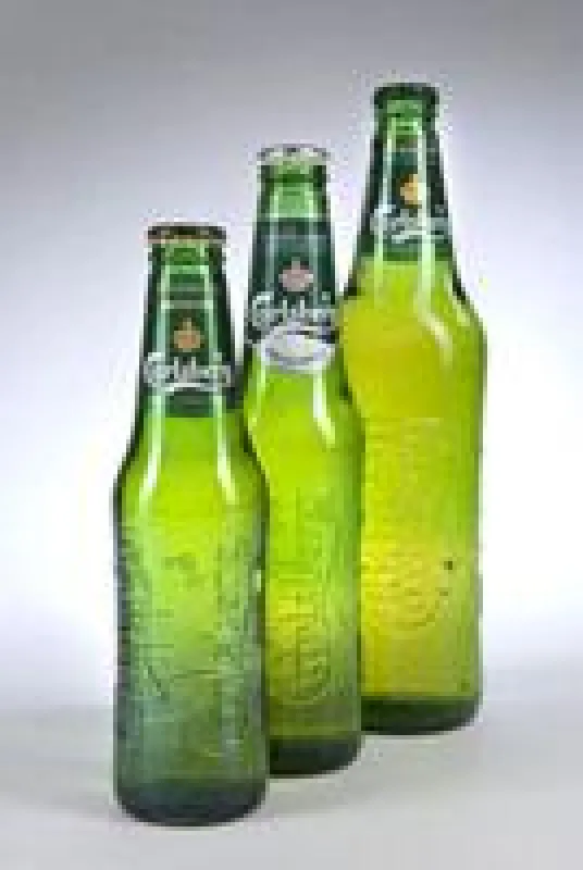 © Carlsberg - Neues Design in drei verschiedenen Größen: eine Mehrweg-Flasche in 250ml für den belgischen Markt sowie zwei recyclebare Flaschen in 330 ml und 660 ml.