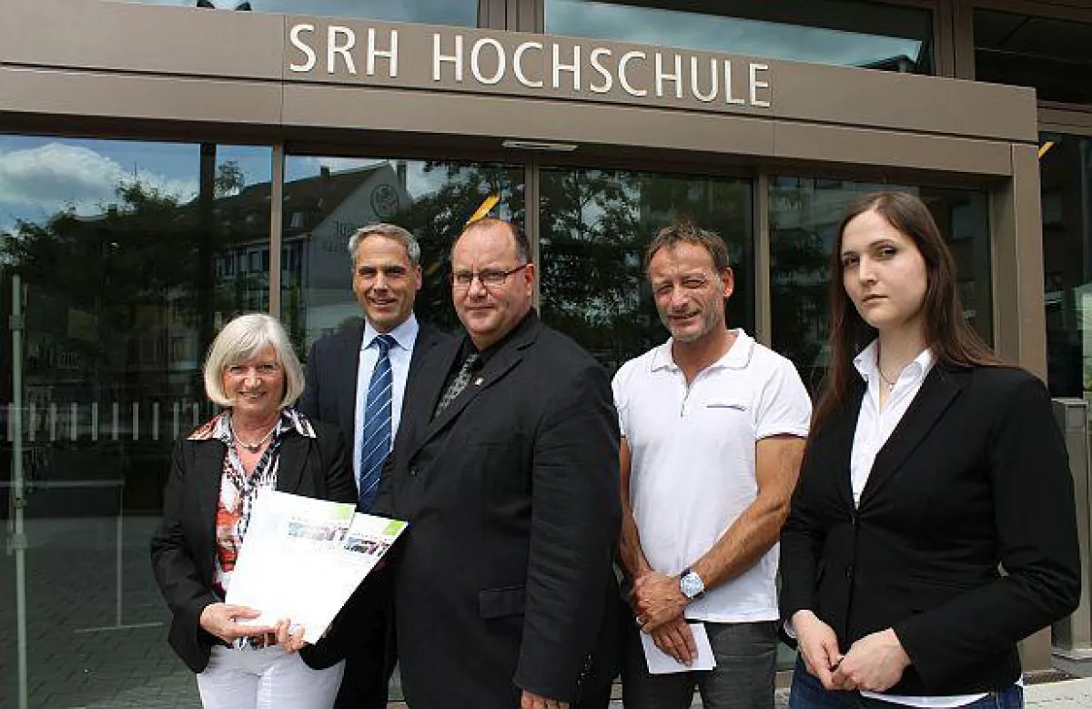 Die Beteiligten an der Unzerzeichnung des Kooperationsvertrages - Foto: SRH