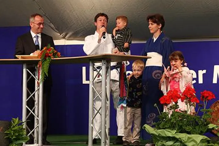 Bild: Unmögliches wird möglich – Missionare berichten vor 4500 Besuchern von ihrer weltweiten Arbeit