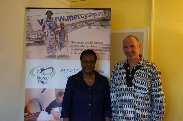 Bild: Besuch der liberianischen Botschafterin im deutschen Mercy Ships Büro