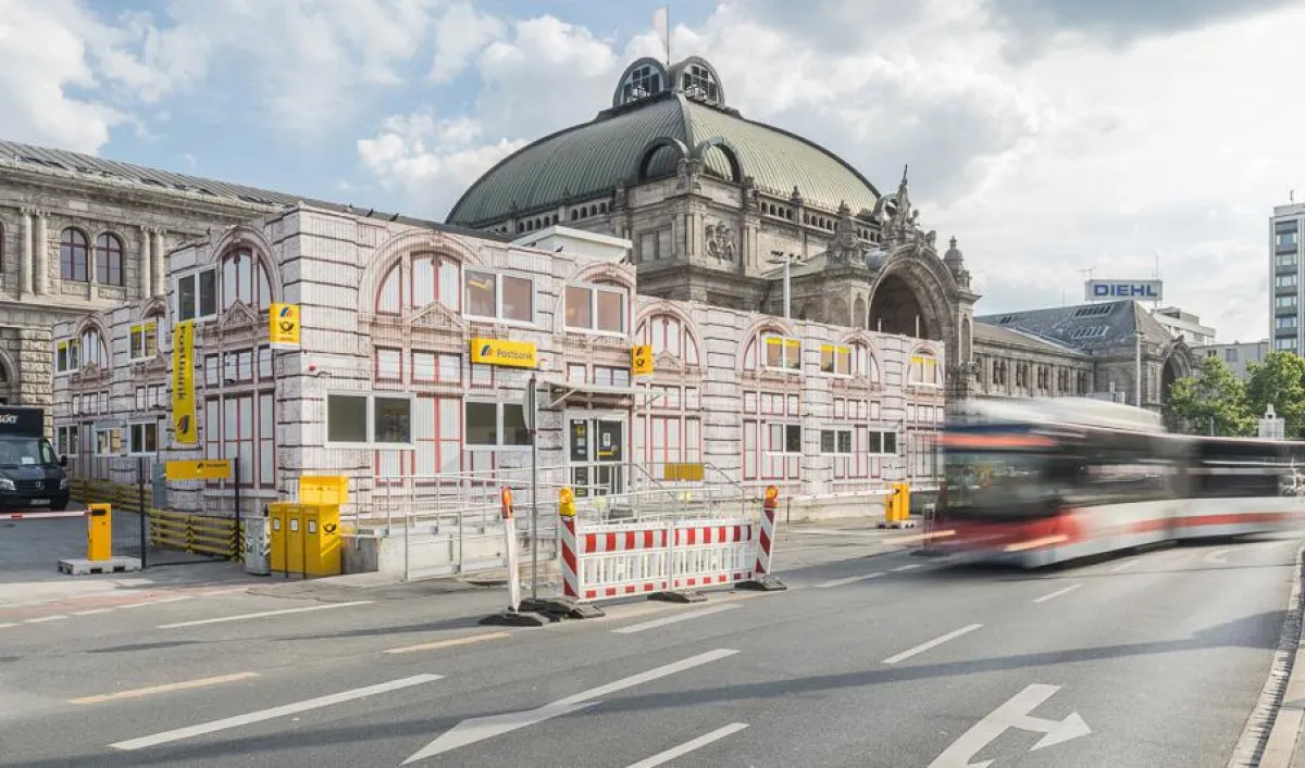 Optisch wurde die Gebäudehülle an die Fassade des Bahnhofs angepasst
