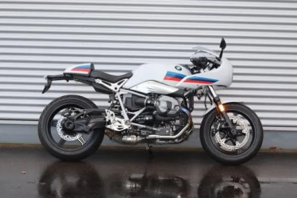 Neues Motorradzubehör: Entspannter Sitzen auf der BMW R nineT Racer Bild: Neues Motorradzubehör: Entspannter Sitzen auf der BMW R nineT Racer