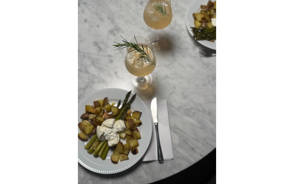 Saison trifft Frische: Spargelgericht mit FRENZEL Grapefruit Spritz – unkompliziert, überraschend, l (© Johannes Frenzel)