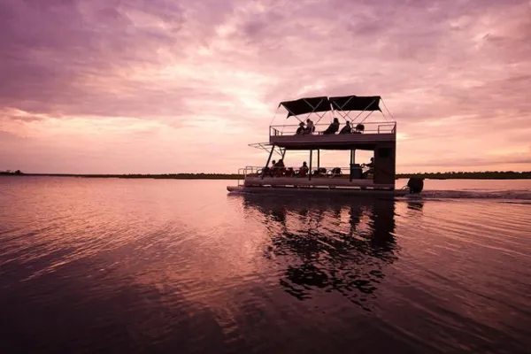 Bild: Beste Aussichten für Bilderjäger: das Safari-Boot von Sanctuary Retreats