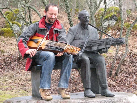 Bild: Die Nyckelharpa in Europa - Internationales Treffen zu einem seltenen Musikinstrument in Schweden
