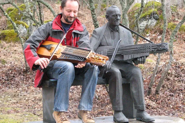Die Nyckelharpa in Europa - Internationales Treffen zu einem seltenen Musikinstrument in Schweden Bild: Die Nyckelharpa in Europa - Internationales Treffen zu einem seltenen Musikinstrument in Schweden