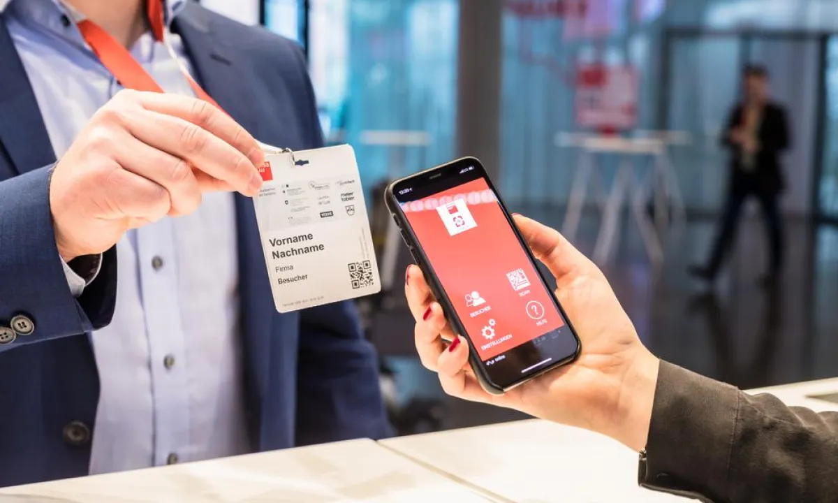 Mit der Scan2Lead SMART App erfassen Aussteller ihre Messekontakte digital