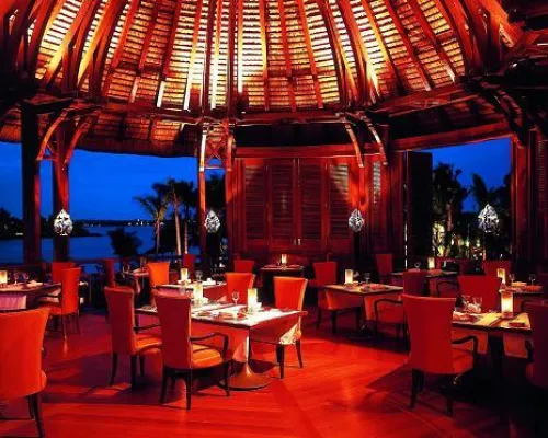 Bild: Le Touessrok, Mauritius, interpretiert klassische indische Küche neu