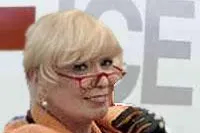Bild: Ingrid Steeger pöbelnd aus dem Zug geflogen