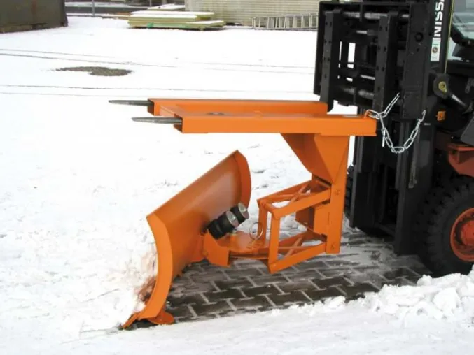 Winterdienst-Geräte für Gabelstapler -Kaufberater für Schneeschilde, Schneeschieber und Schneepflüge Bild: Winterdienst-Geräte für Gabelstapler -Kaufberater für Schneeschilde, Schneeschieber und Schneepflüge