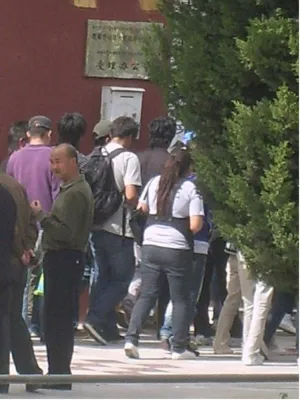 Protest von Studenten tibetischer Medizin in Lhasa wegen zu niedriger Stellenquoten Bild: Protest von Studenten tibetischer Medizin in Lhasa wegen zu niedriger Stellenquoten