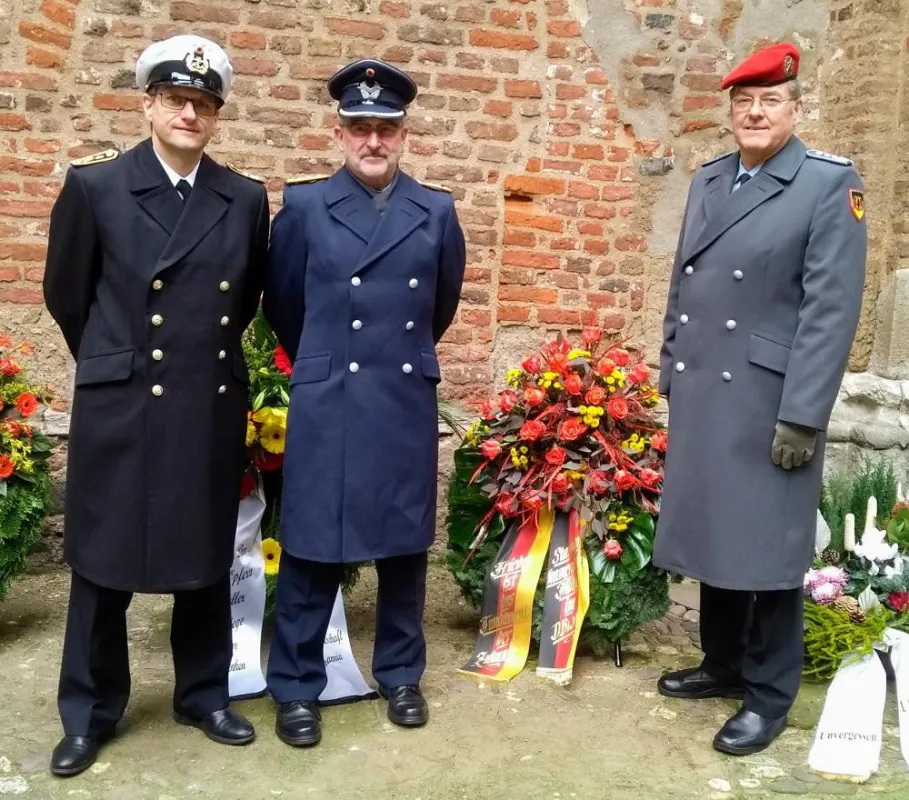 V. r.: Oberst Andreas Bruckner, Hptm a.D. Andreas Wulf, Stabsbootsmann Andreas Hurst. Foto: A. Wulf