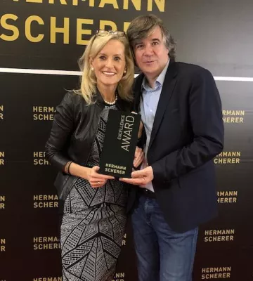 Bild: Weltrekord und Excellence Award: Ulrike WINzer brilliert beim 1. Internationalen Speaker Slam in Hamburg