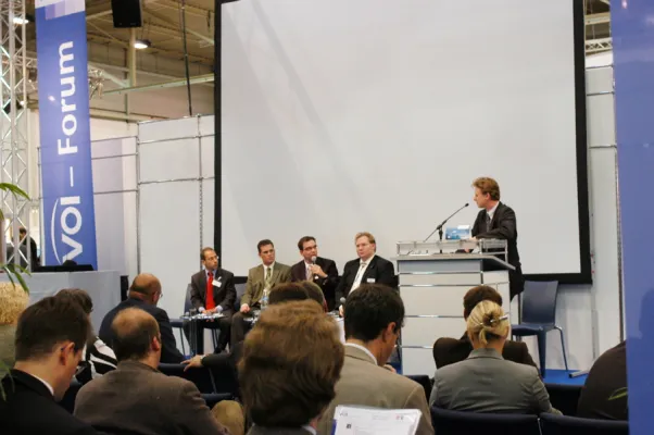 Bild: VOI-Forum auf der DMS 2005: Podiumsdiskussionen waren Publikumsmagneten