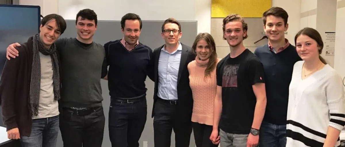 r2b Student Team und Dieter Jakob