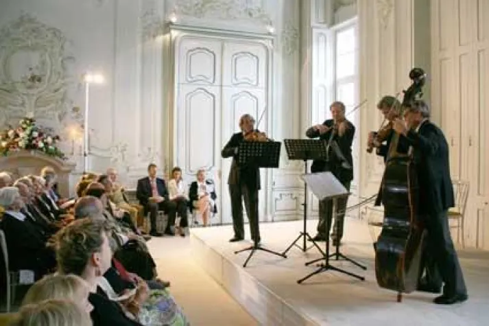 Bild: Klassischer Konzertauftakt auf Schloss Halbturn