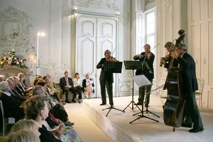 Klassischer Konzertauftakt auf Schloss Halbturn Bild: Klassischer Konzertauftakt auf Schloss Halbturn