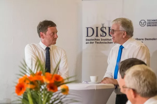 Bild: Gesprächsrunde zum Thema "Volkseinwand" - Sachsens Ministerpräsident zu Gast beim DISUD