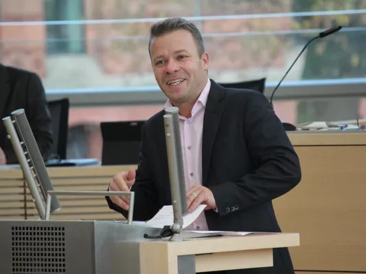 Bild: Dr. Frank Brodehl (AfD): „Ministerin muss die Uni in ihrem Widerstand gegen Linksextreme unterstützen“