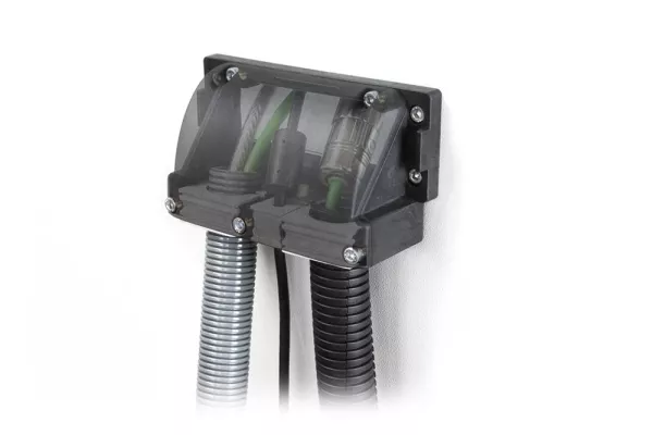 Bild: Mit dem Stecker durch die Wand – im 90° Winkel!