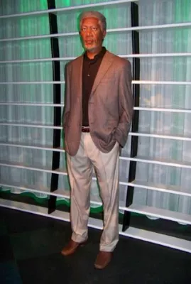 Genesungswünsche nach Autounfall - Besucher von Madame Tussauds Berlin schicken Morgan Freeman Grüße Bild: Genesungswünsche nach Autounfall - Besucher von Madame Tussauds Berlin schicken Morgan Freeman Grüße