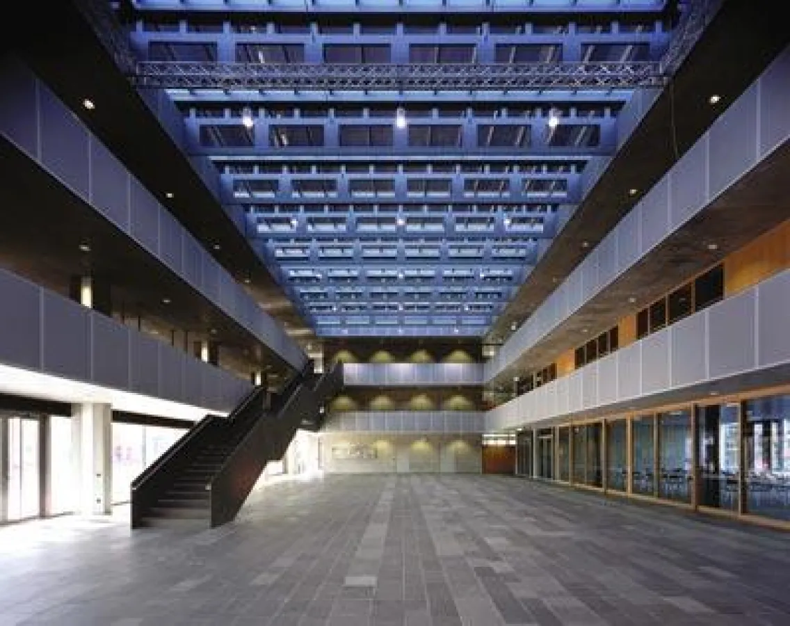 Lichttechnik von WILA beleuchtet das Gymnasium Bruckmühl. (Foto: WILA Lichttechnik GmbH)