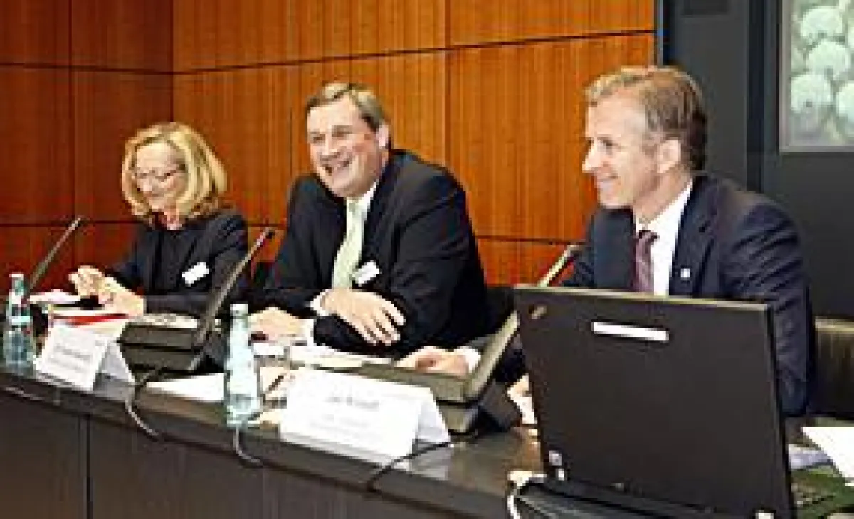 v. r. n. l.: Jan Rinnert, Dr. Frank Heinricht, Martina Rauch