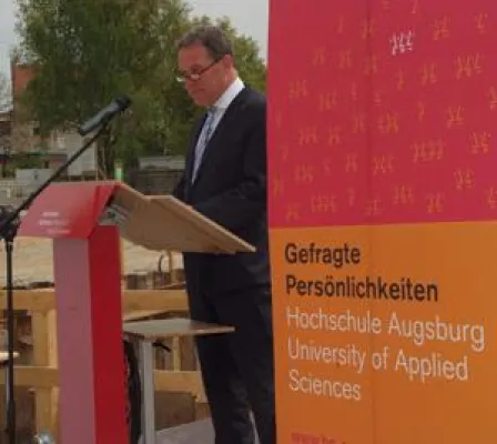 Bild: Hochschule Augsburg feiert Grundsteinlegung des neuen Gebäudes der Fakulät für Wirtschaft