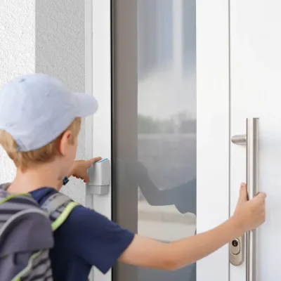 Bild: Haustür mit ekey uno Fingerprint und Nuki Smart Lock nachrüsten