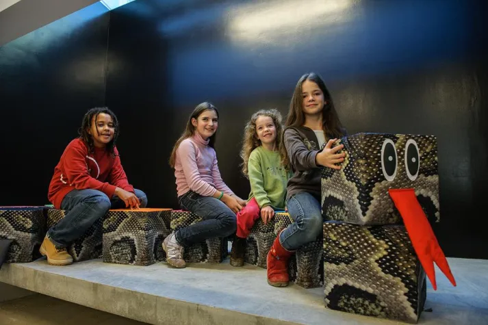 Schlangen im Museum Bild: Schlangen im Museum