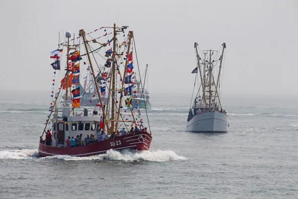 Bild: Maritimes Saisonhighlight an der Nordsee: Die 115. Kutterregatta-Tage in Büsum