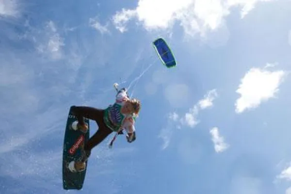 Bild: Fliegende und singende Helden in St. Peter-Ording