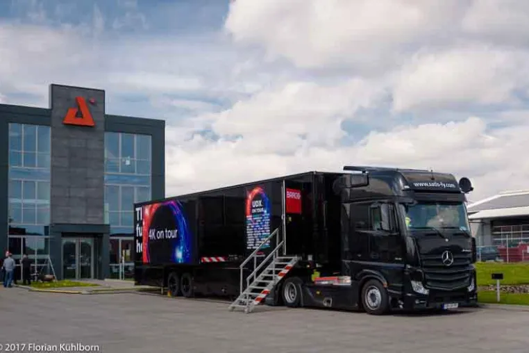 AED und Barco kommen mit der 4K-Truck Tour nach Hamburg und Berlin Bild: AED und Barco kommen mit der 4K-Truck Tour nach Hamburg und Berlin