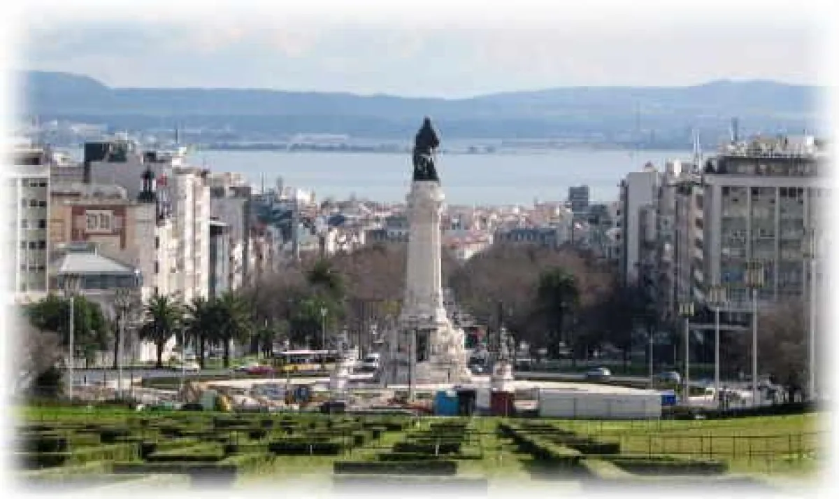 Lissabon - Blick vom Parque Eduardo VII. über die Avenida da Liberdade  bis zum Tejo