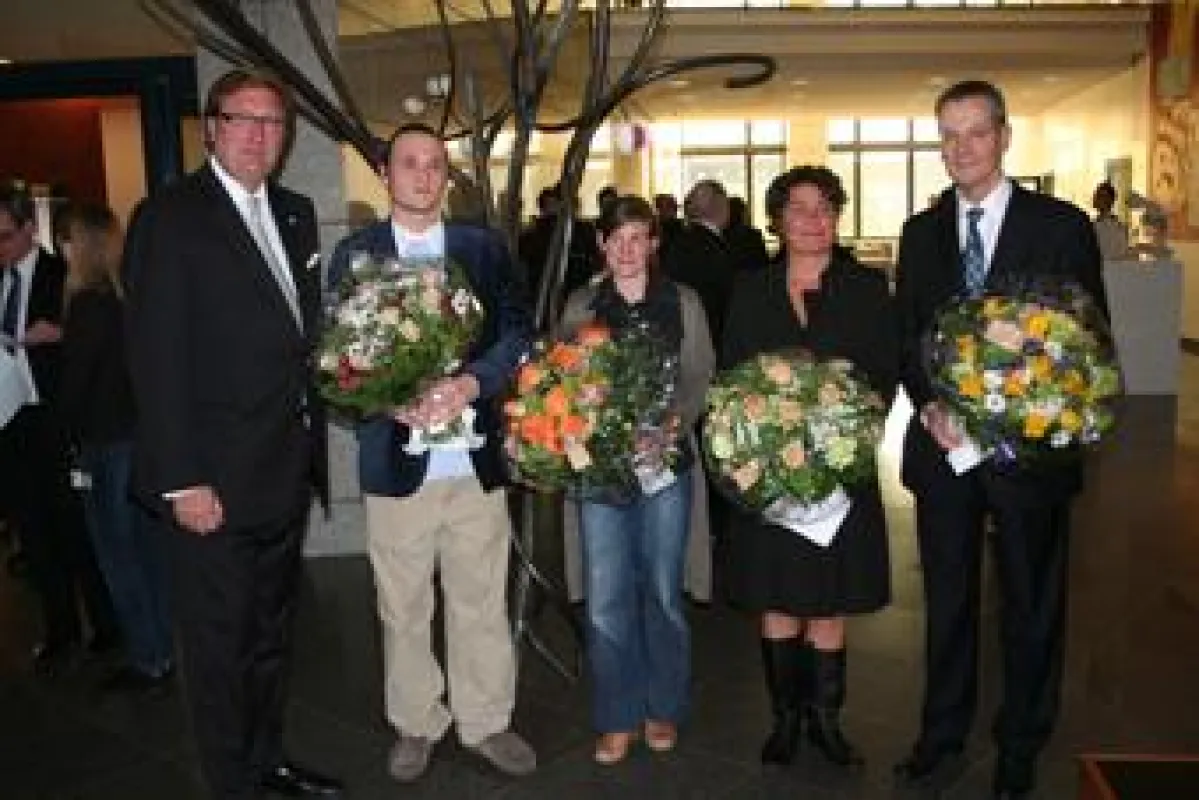 Die Preisträger und Jury: v.l. OB Dirk Elbers, Roman Kochanski, Anna Mirbach, Dr. Stefanie Lucci, Dr. Norbert Vogelpoth